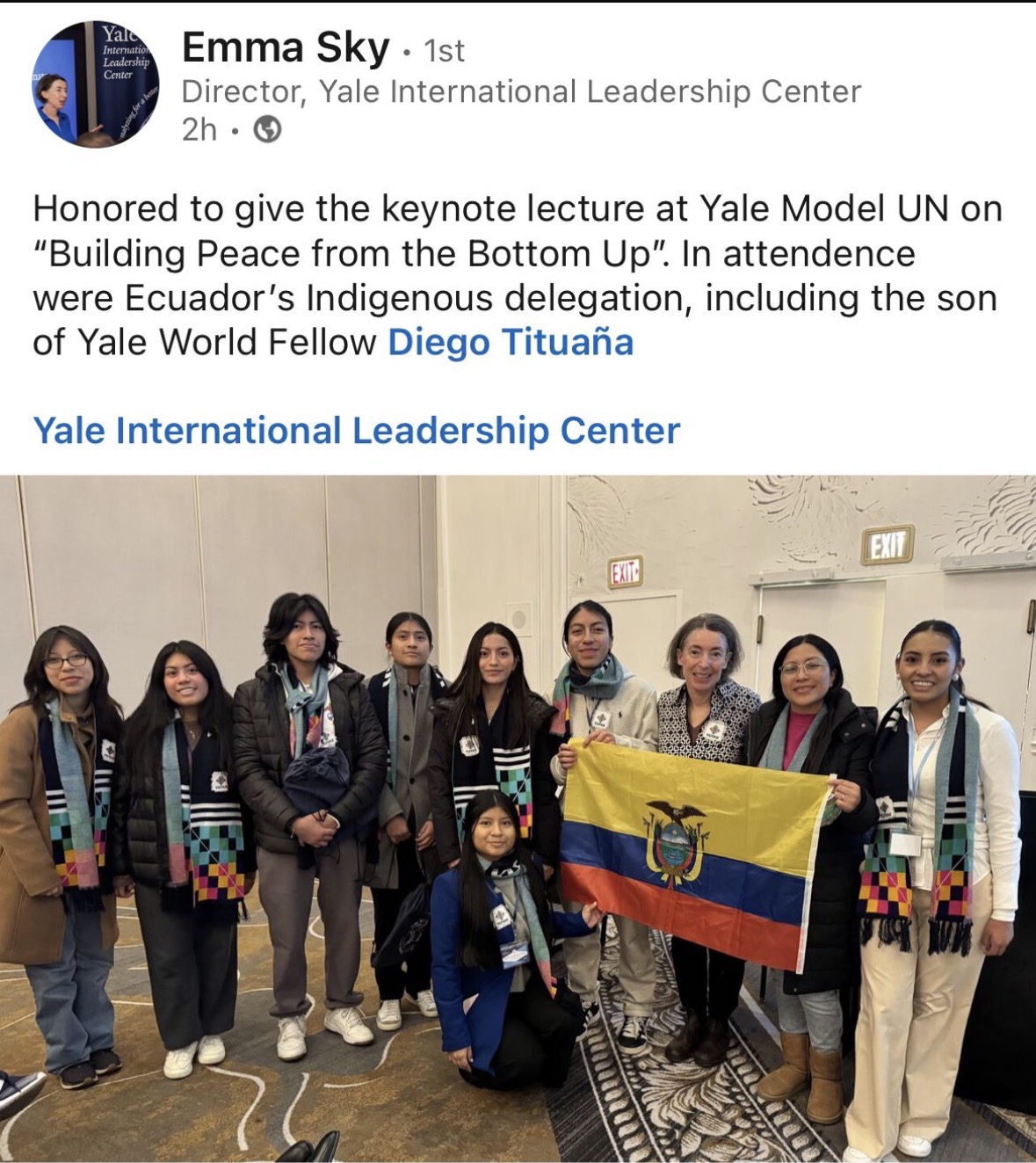 Emma Sky con la Delegación Indígena de Ecuador en YMUN