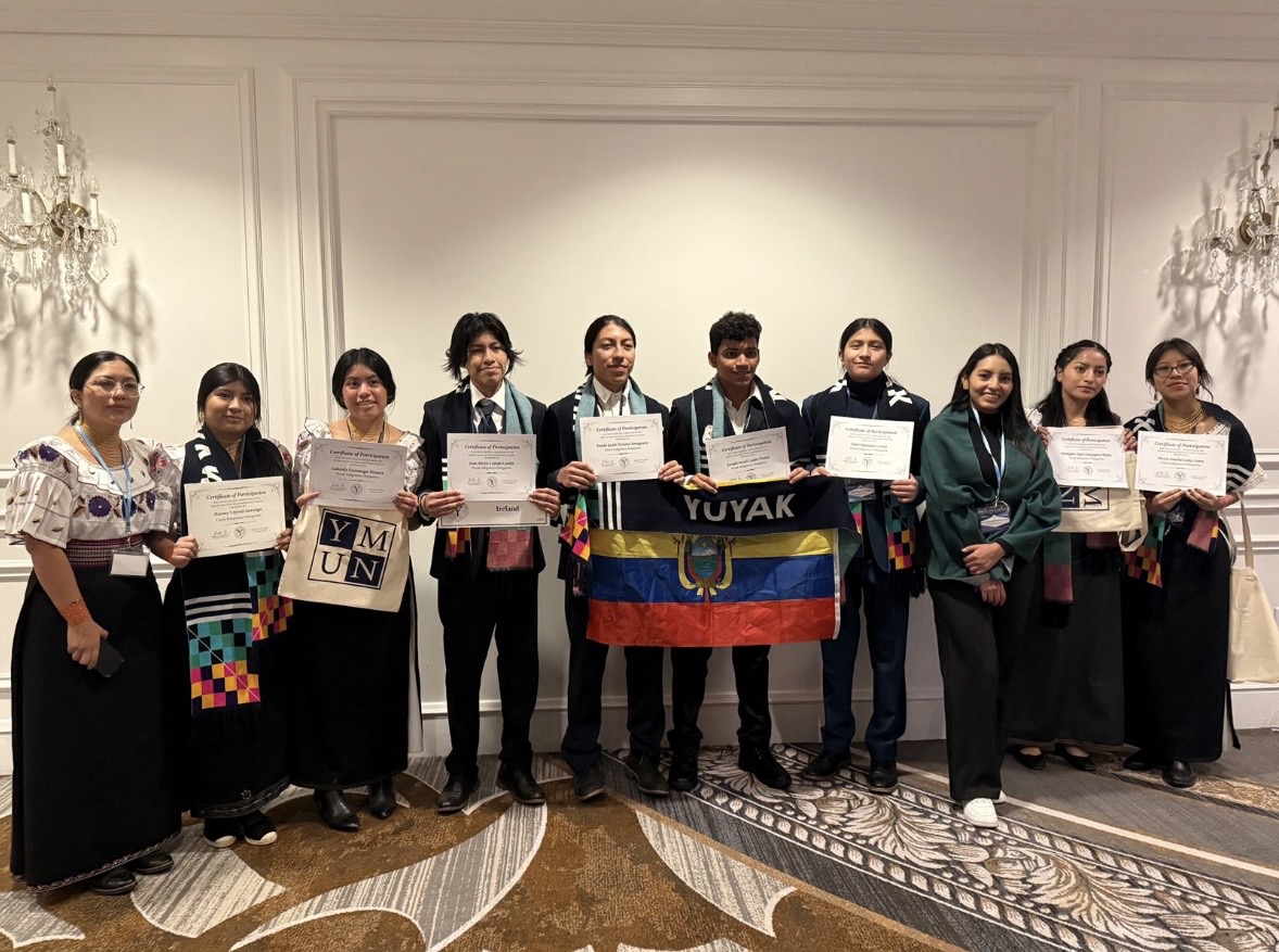 Delegación YUYAK con Certificados de Participación en YMUN